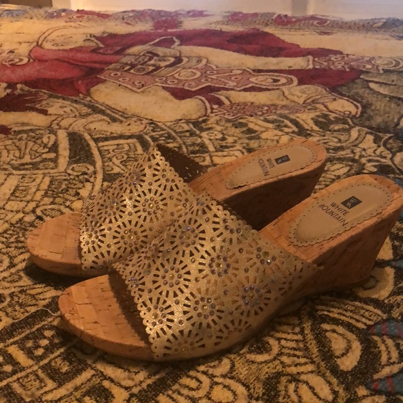 Gold wedge sandals with crystals - Picture 3 of 7